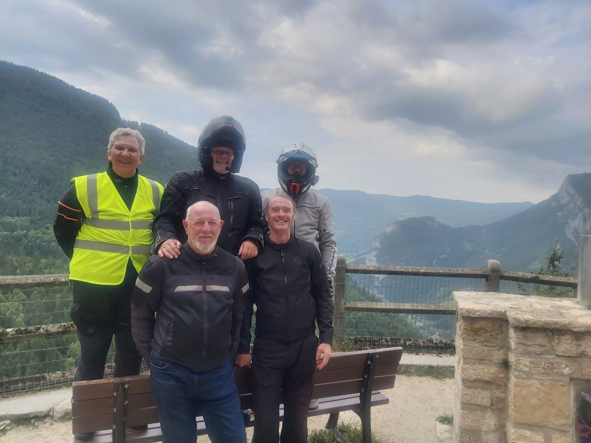Columbus motorcycle group five riders Belvédère des héros memorial viewpoint Valchevrière dramatic valley Vercors September 2024